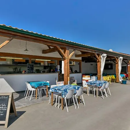 Mobil Confortable Avec Terrasse A - Api-1-52-516 キャンプ場 *