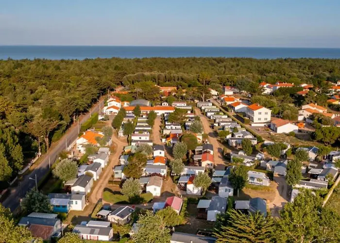 キャンプ場 Mobil Confortable Avec Terrasse A - Api-1-52-516 ノートル・ダム・ド・モン