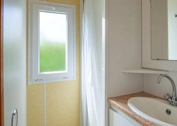 Mobil Confortable Avec Terrasse A - Api-1-52-516 キャンプ場 *