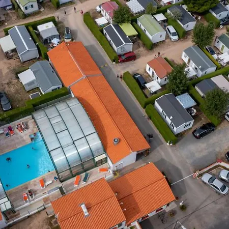 Mobil Confortable Avec Terrasse à - Api-1-52-516 * Notre-Dame-de-Monts